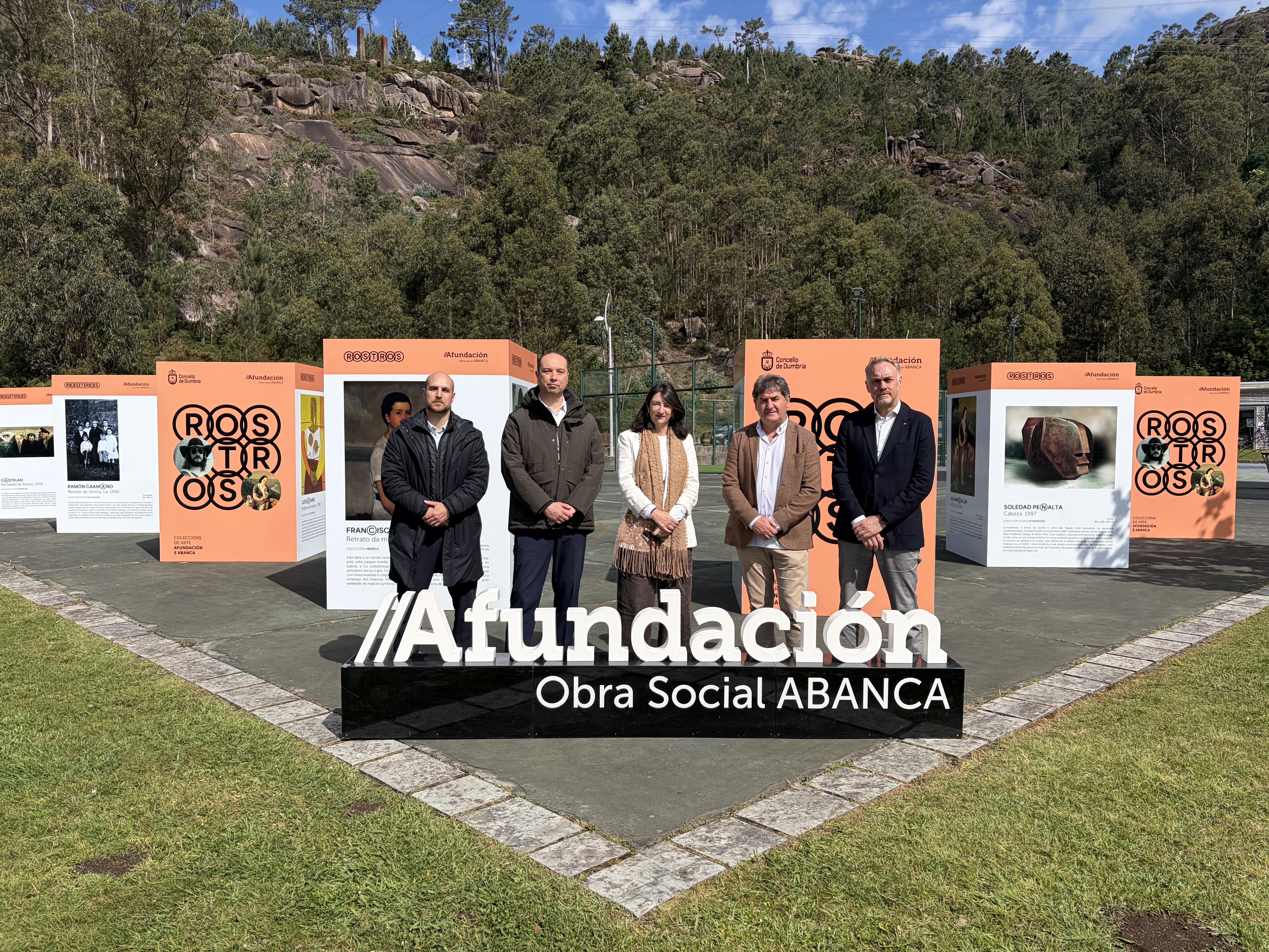 ABANCA, Afundación y el Concello de Dumbría presentan la muestra «Rostros das coleccións de ABANCA e Afundación» en O Ézaro